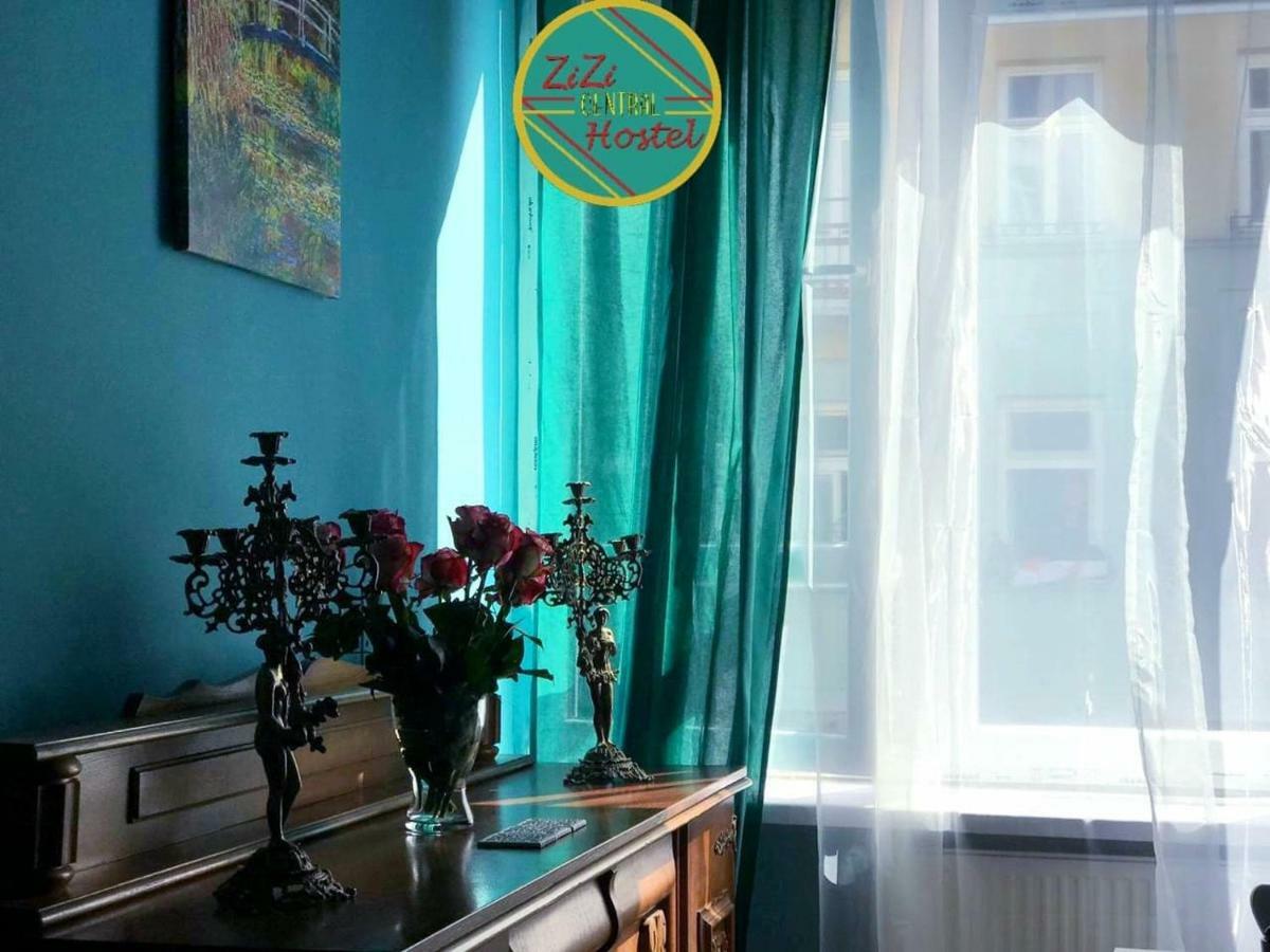 Zizi Central Hostel Varsavia Esterno foto