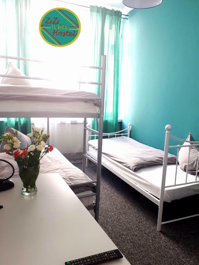 Zizi Central Hostel Varsavia Esterno foto